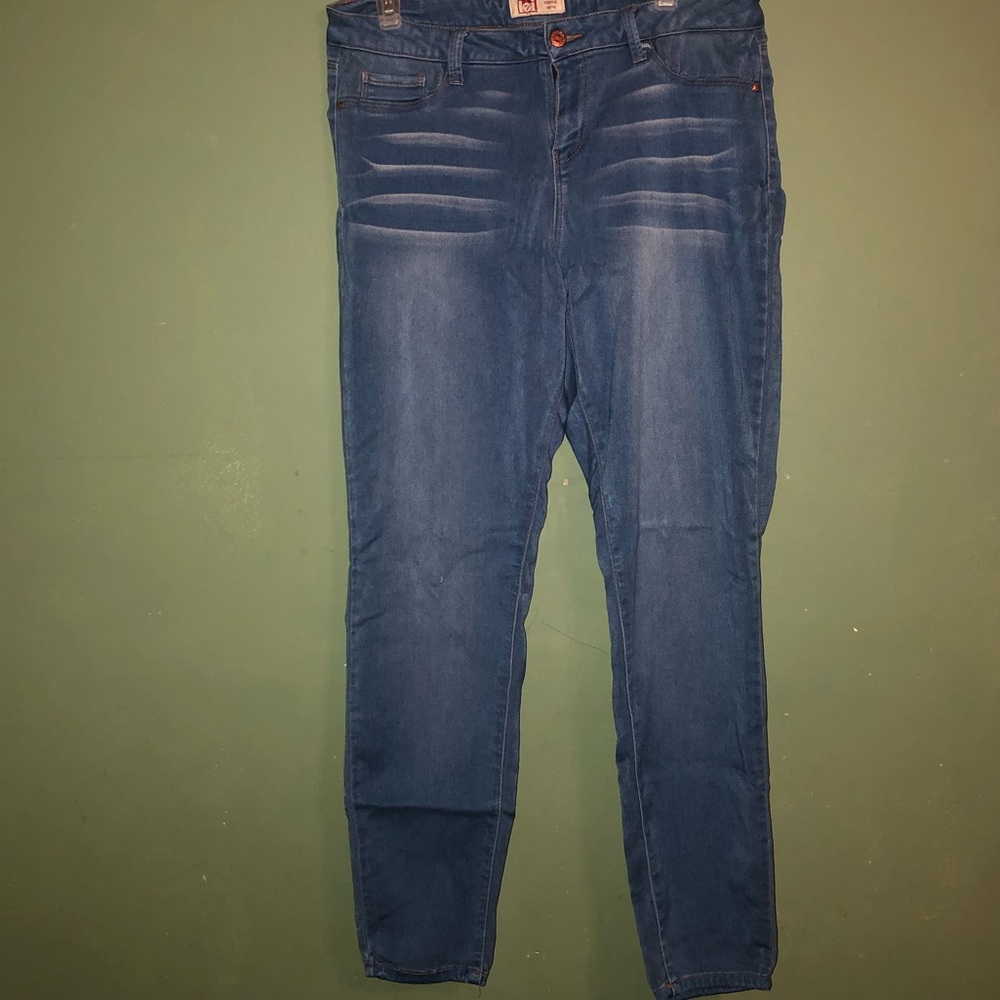 Lei Light Wash Jeggings (plus)